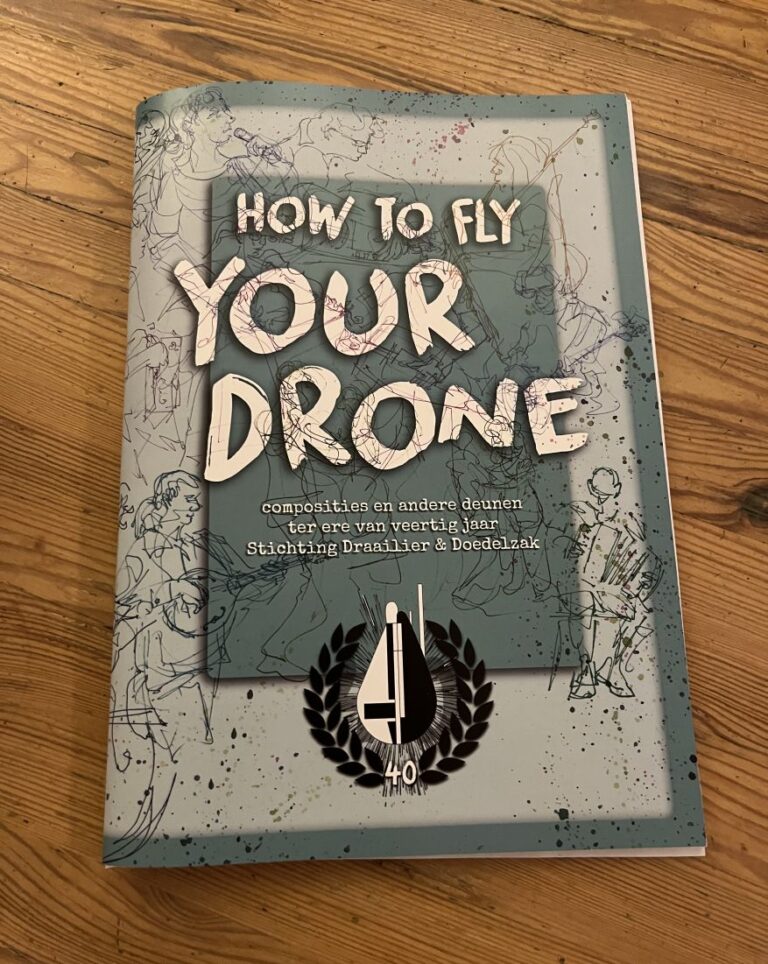 Voorkant van het muziekboek "How to fly your drone"